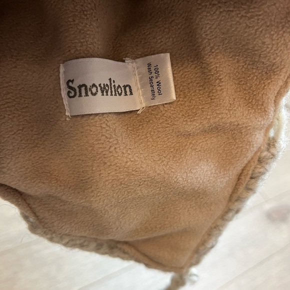 Snow lion kids wool Greek Mohawk hat - Picture 4 of 4